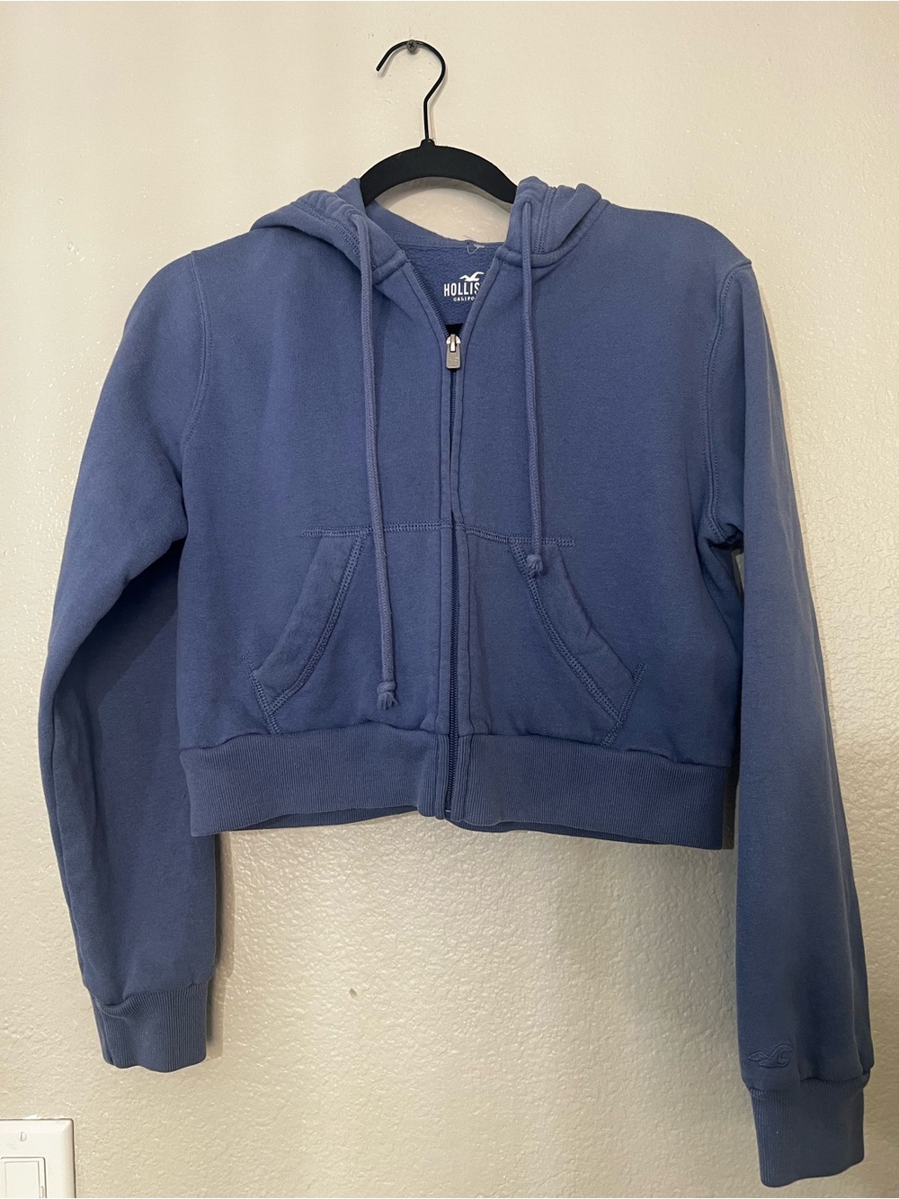 Hollister Navy Blue Hooded Zip-Up Puffer sweater 
. Preowned